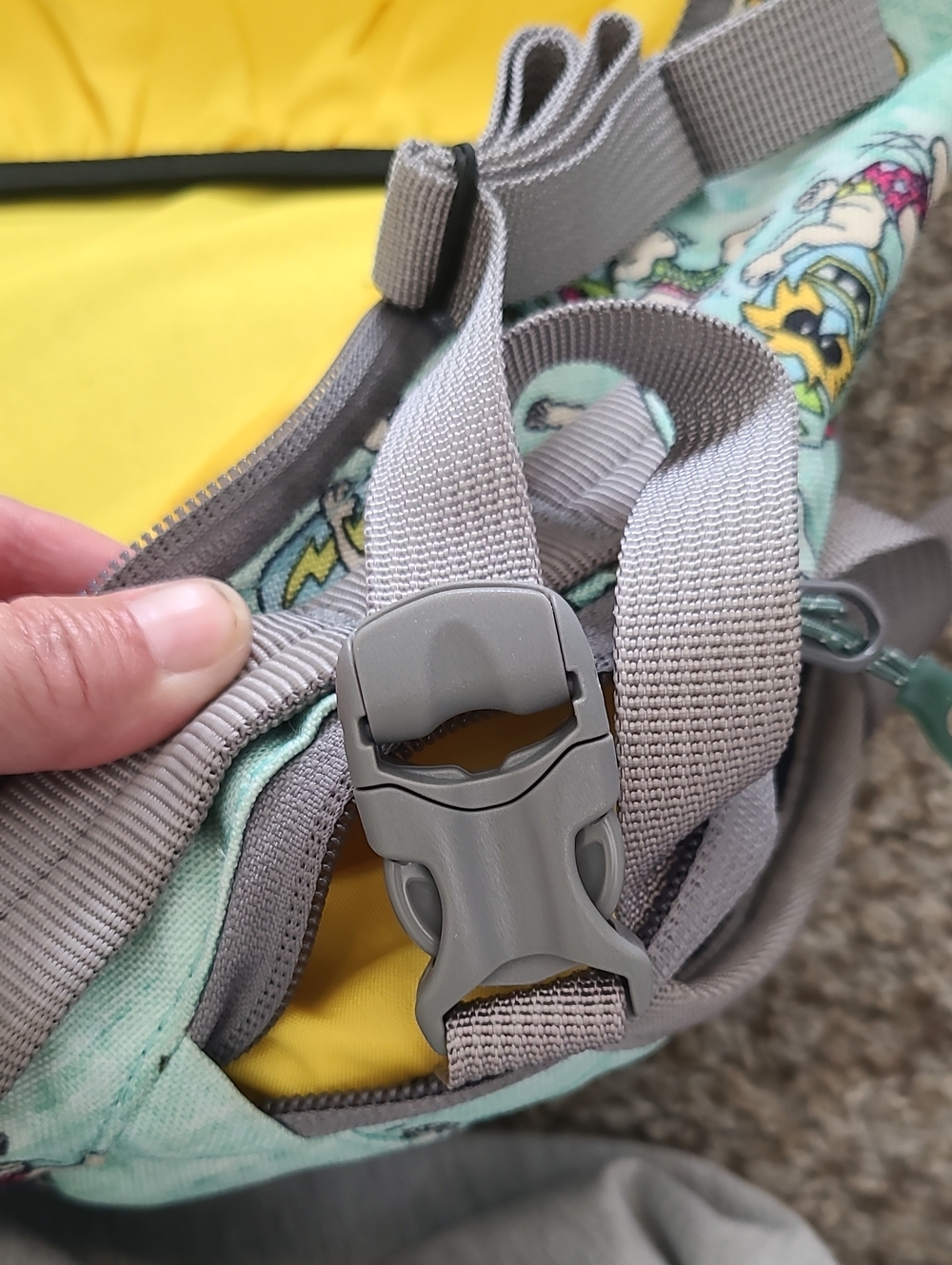 ⏰️🆑️Dakine Heli Pro 20 L Pray4Snow Graphic Snowboarding Backpack with Tan Base - Picture 9 of 14